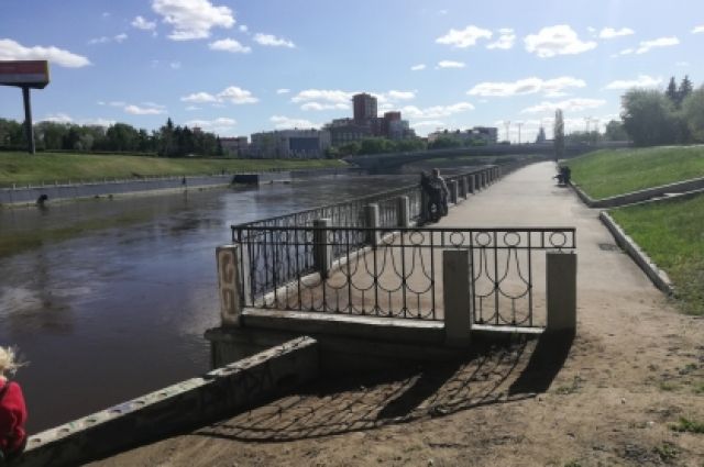 Мазутные пятна на реке Омь привлекли внимание прокуратуры
