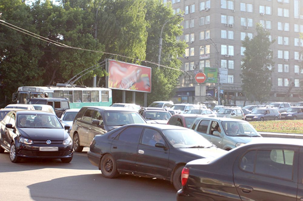 Постоянные заторы не только добавляют усталости и сказываются на настроении, но и становятся причиной аварий.