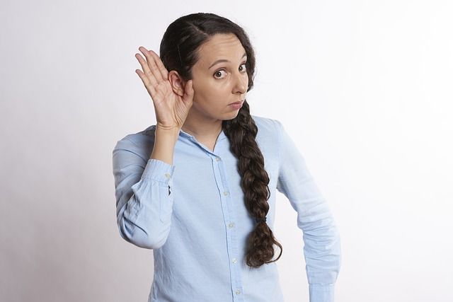 10 мифов о слуховых аппаратах