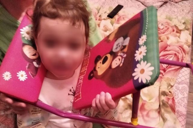 В Ульяновске двухлетняя девочка застряла головой в детском стуле