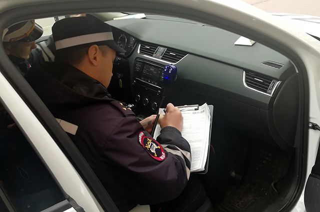 В Оренбуржье водитель машины отказался выполнить требование сотрудников ДПС.
