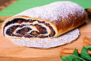 Готовим к чаю: рецепт вкуснейшего рулета с маком и изюмом