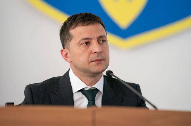 Украинец подал на Зеленского в суд из-за опроса в день выборов