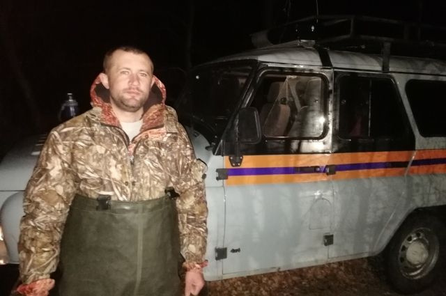 Оренбургские спасатели четыре часа искали нетрезвого рыбака и нашли его в поле.