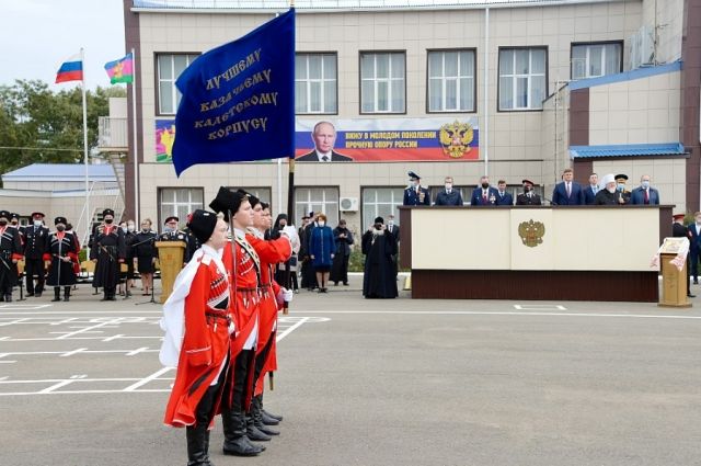 Ейский казачий кадетский корпус удостоен переходящего знамени президента РФ