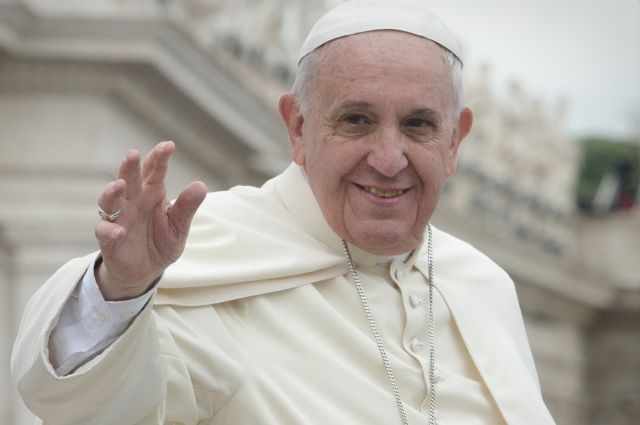 Католический священник объяснил слова Папы Франциска об однополых браках