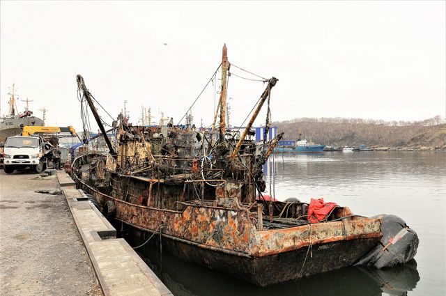В Петропавловске-Камчатском поднимут со дна еще одно затонувшее судно