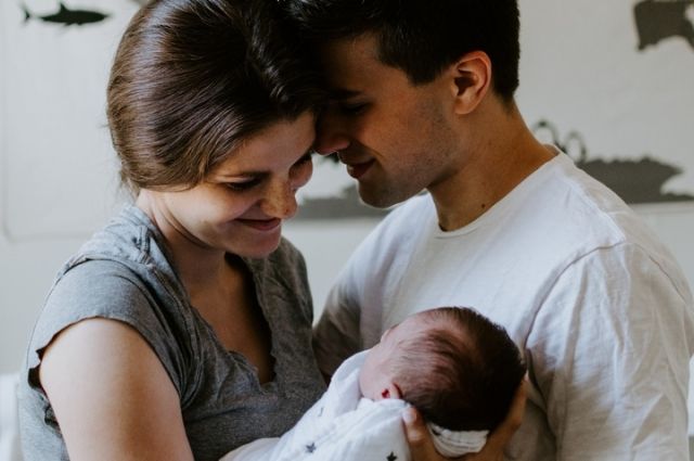 Во время пребывания в роддоме родители могут заказать для новорожденного полис ОМС