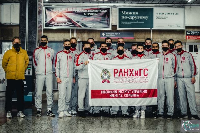 Футболисты Президентской академии представляют Саратов в Казани