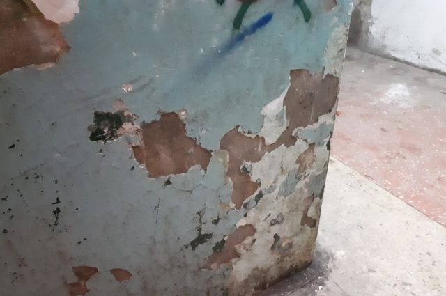 Тюменцев просят сообщать о рекламе наркотиков на стенах домов
