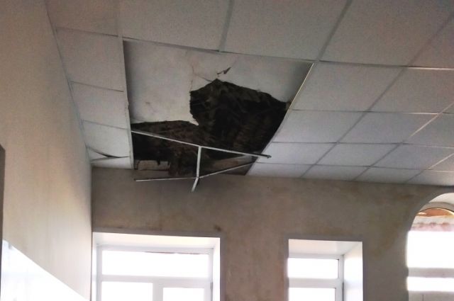 В больнице Медногорска частично обрушился потолок