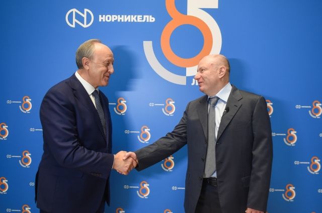 Владимир Потанин и губернатор Саратовской области Валерий Радаев подписали соглашение.