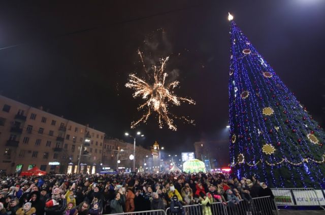 Псковичи считают, что городу пора обновить новогодние украшения