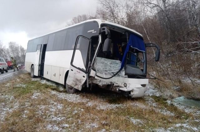 Под Новосибирском в ДТП с автобусом погибли двое детей и двое взрослых