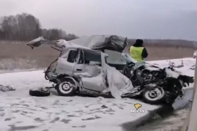 В Новосибирской области в ДТП грузовика и Mazda погибла 30-летняя женщина