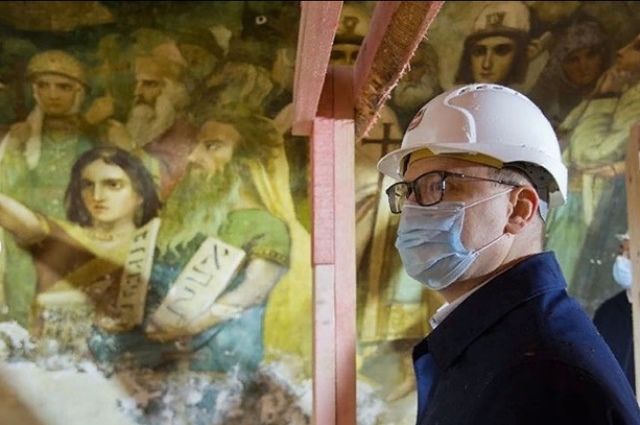 Старинные фрески нашли при реконструкции храма в Челябинске