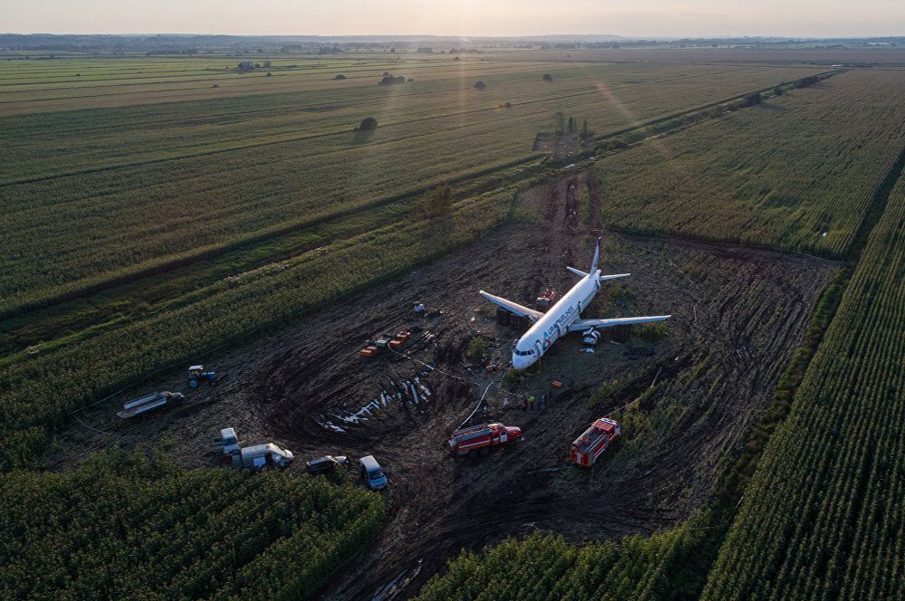 Чудо на кукурузном поле. Самолет Airbus A321 авиакомпании Уральские авиалинии, который 15 августа 2019 г. после отказа обоих двигателей совершил аварийную посадку на кукурузном поле в районе аэропорта Жуковский. 2-е место в категории «Главные новости». 