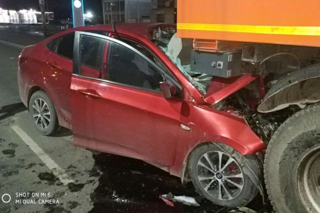 Водителя легковушки, врезавшейся в «Камаз» в Рязани, госпитализировали