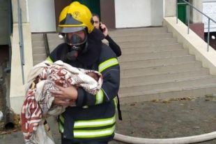 В Одесской области из пожара спасли двоих взрослых и младенца