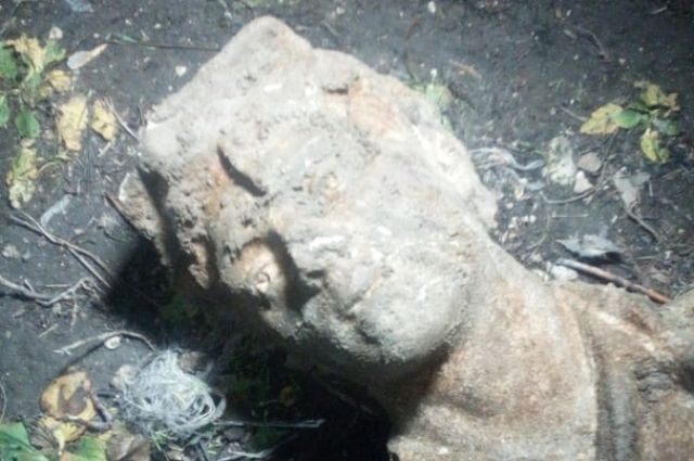 В Рязани на берегу Оки обнаружили фрагменты скульптур