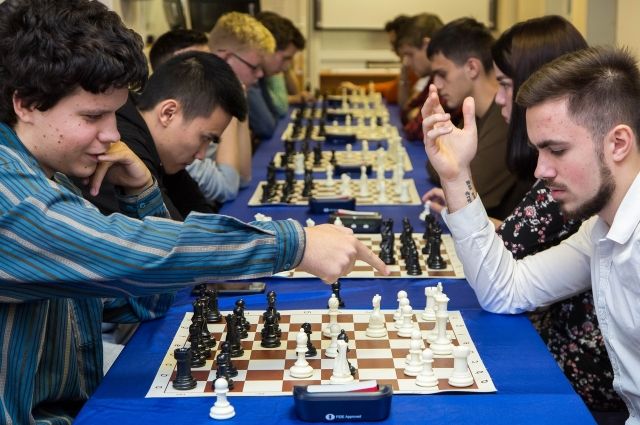 В университете регулярно проходят турниры по шахматам, а ежемесячно – открытые игры с участием гроссмейстеров.