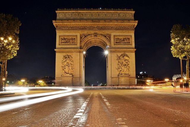 Сообщение о заложенной у Триумфальной арки в Париже бомбе оказалось ложным