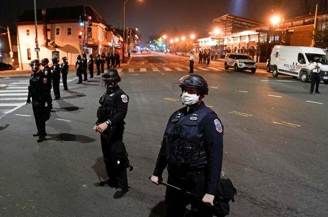 Протесты после смертельного ДТП в Вашингтоне переросли в стычки с полицией