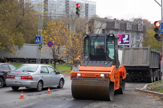 Занизил на 90 мм: в Оренбурге сроки сдачи улицы Комсомольской затягиваются из-за ошибки подрядчика.