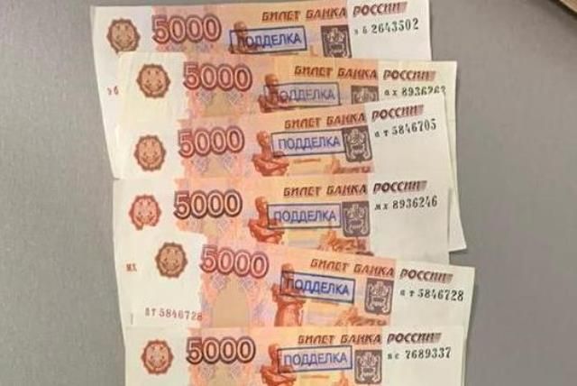 Житель Челябинска потратил в магазинах 50 тысяч поддельных рублей