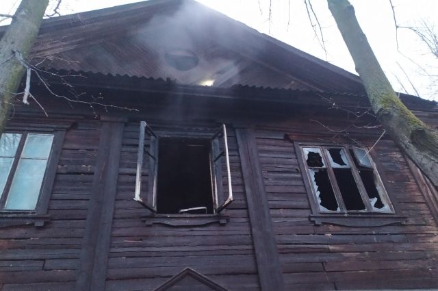 Из горящего дома в Пермском крае спасли мужчину
