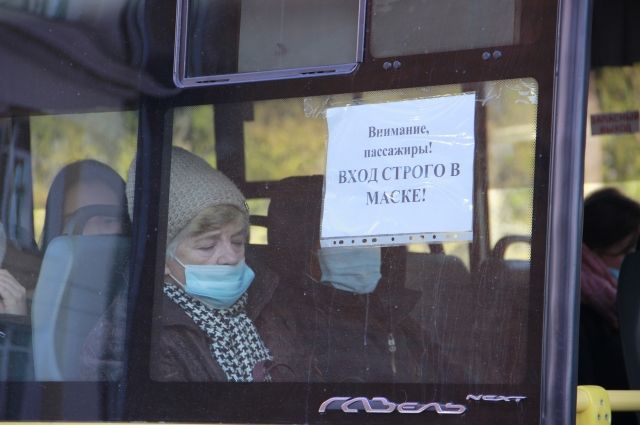 В Омске официально запретили возить пассажиров без масок