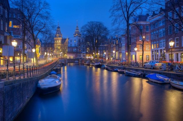 Власти Амстердама решили переименовать улицы города