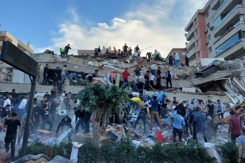 Разрушенные дома в турецком Измире.