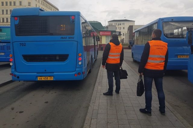 Проверка нагрянула к водителям автобусов на ЖД вокзале