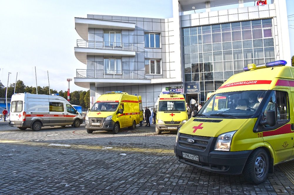 Пациентов оперативно увезли в другие больницы.