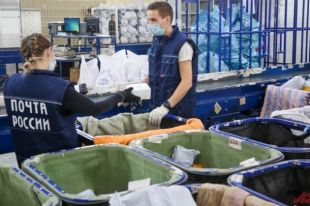 Инспекторы новосибирской таможни нашли в посылках запрещенные предметы.