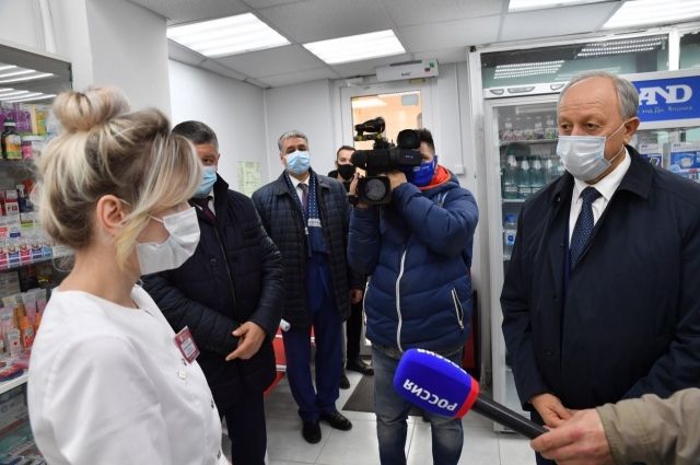 Валерий Радаев посетил аптеку с «большим запасом антибиотиков»