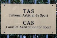 Табличка на ограде Спортивного арбитражного суда (CAS) в Лозанне.