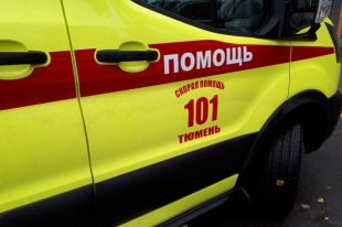 Под Тюменью автомобиль Volkswagen повалил опору газовой трубы