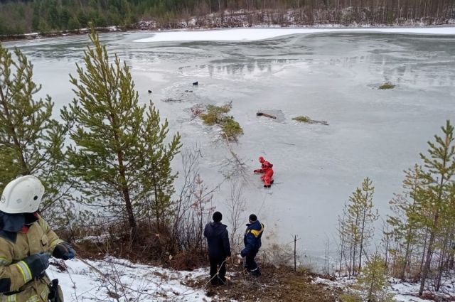 Рыбаки становятся первыми жертвами тонкого льда на Урале