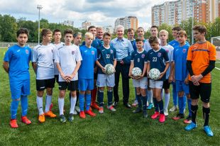 Мэр Москвы Сергей Собянин на открытии нового футбольного стадиона ГБУ «Спортивно-адаптивная школа Москомспорта» в районе Северное Медведково.