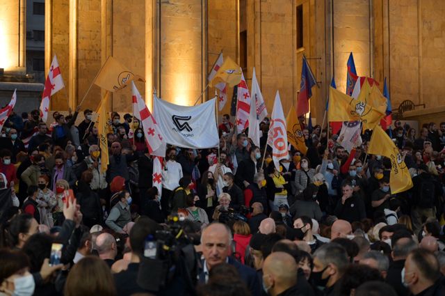 Митинг сторонников оппозиции после парламентских выборов в Тбилиси.