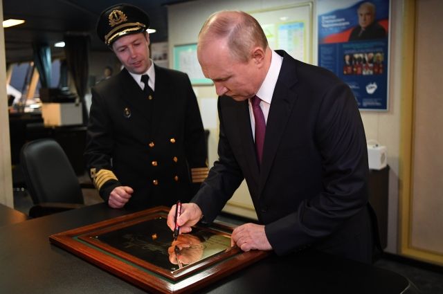 Путин заявил о разработке новых серий ледоколов, не имеющих аналогов