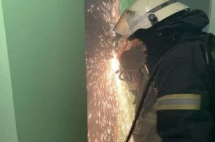 В Одессе пожарные спасли женщину из задымленной квартиры.