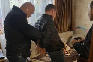 В Киеве полицейский торговал наркотиками