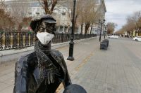 Памятники Оренбурга «поддержали» челлендж, пропагандирующий ношение масок.