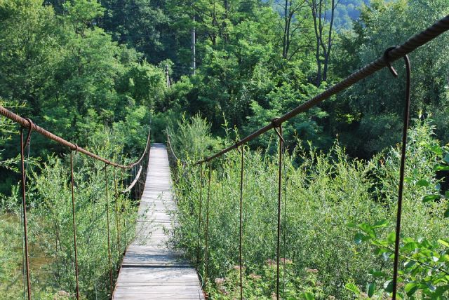 В Сочи в горном селе построен подвесной пешеходный мост