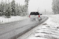 ГИБДД просит водителей подготовить машины к зиме.