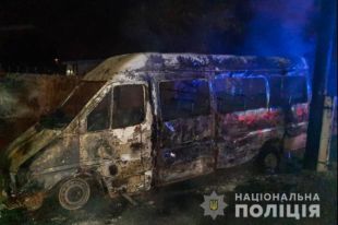 В Николаеве неизвестные сожгли маршрутное такси