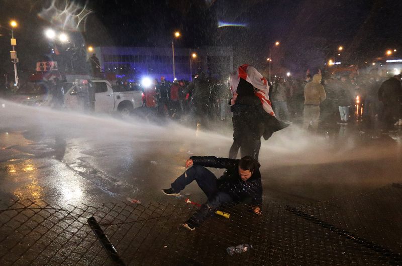 Столкновения между участниками протестной акции и полицейскими в Тбилиси. 